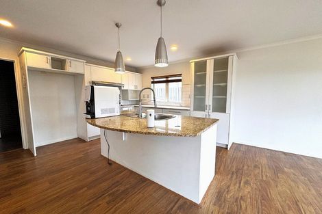 Photo of property in 50 Corricvale Way, Northcross, Auckland, 0630