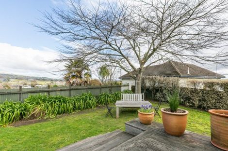 Photo of property in 10 Busby Hill, Havelock North, 4130