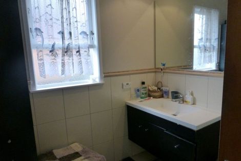 Photo of property in 46 La Rosa Street, Green Bay, Auckland, 0604