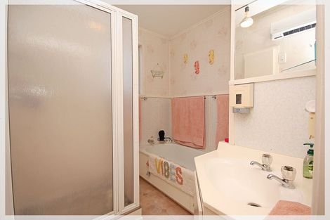 Photo of property in 12 Nuku Street, Tangimoana, 4822