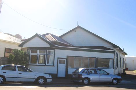 Photo of property in 114 Lyall Parade, Lyall Bay, Wellington, 6022