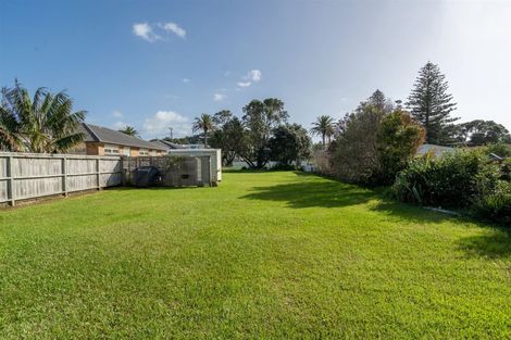 Photo of property in 8 Puriri Avenue, Orewa, 0931