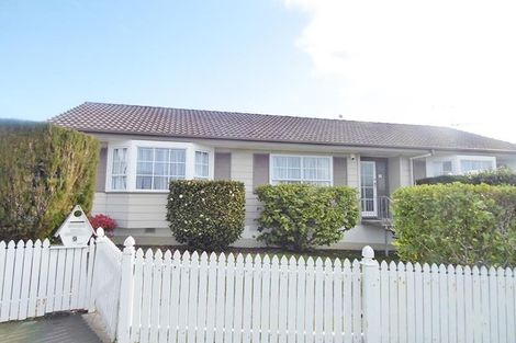 Photo of property in 2 Barbados Drive, Unsworth Heights, Auckland, 0632