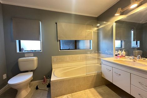 Photo of property in 78 Harmel Road, Glendene, Auckland, 0602