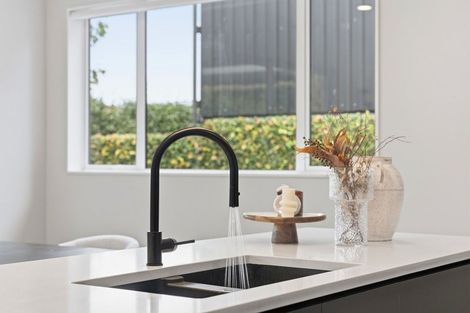 Photo of property in 17a Lake Pupuke Drive, Takapuna, Auckland, 0622