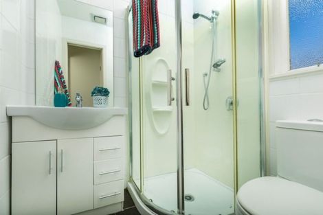 Photo of property in 1/124 Chivalry Road, Glenfield, Auckland, 0629