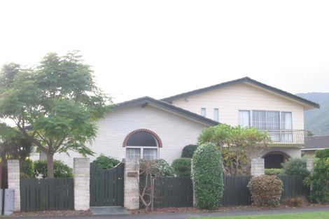 Photo of property in 46 Rewarewa Crescent, Waikanae, 5036