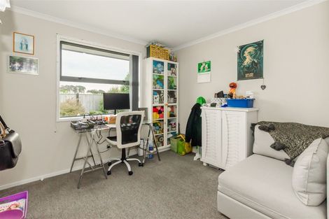 Photo of property in 14 Pearson Place, Paraparaumu, 5032