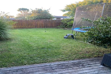 Photo of property in 17 Jillteresa Crescent, Half Moon Bay, Auckland, 2012