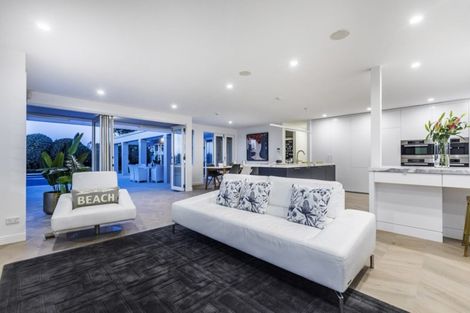 Photo of property in 286 Hurstmere Road, Takapuna, Auckland, 0622