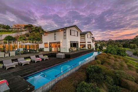 Photo of property in 16 Schopolo Place, Schnapper Rock, Auckland, 0632