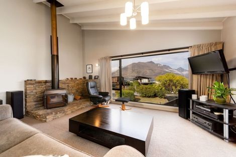 Photo of property in 18 Poplar Drive, Kelvin Heights, Queenstown, 9300