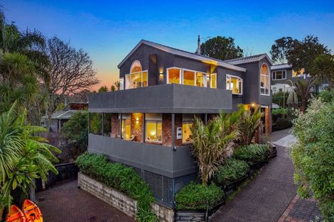 Photo of property in 2/962 Beach Road, Torbay, Auckland, 0630