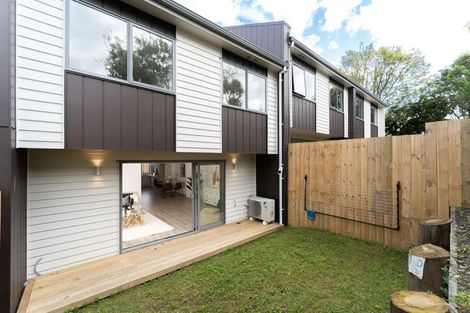 Photo of property in 6d Buisson Glade, West Harbour, Auckland, 0618