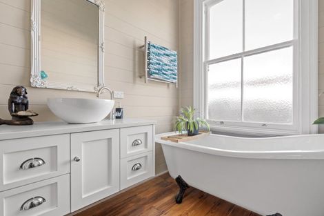 Photo of property in 260-262 High Street North, Carterton, 5713