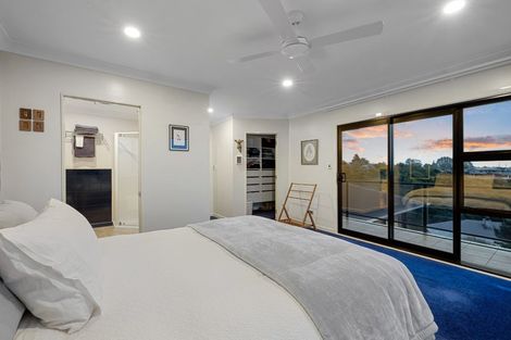 Photo of property in 10 Larsen Place, Merrilands, New Plymouth, 4312