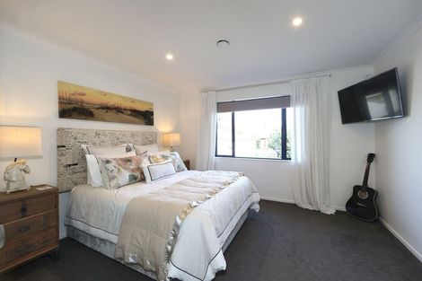 Photo of property in 83 Ferry Road, Clive, 4102