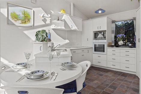 Photo of property in 2/3 Tiri View Place, Waiake, Auckland, 0630