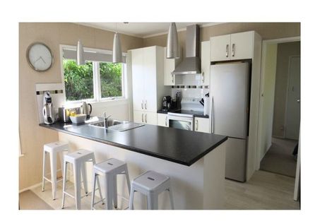 Photo of property in 1/51 Target Road, Totara Vale, Auckland, 0629