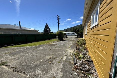 Photo of property in 49 Kent Street, Picton, 7220