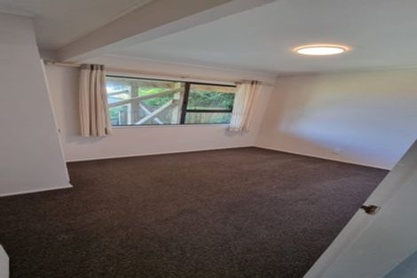 Photo of property in 2/29 Cheltenham Terrace, Newlands, Wellington, 6037