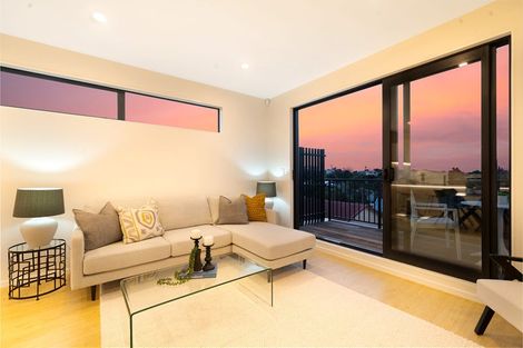 Photo of property in 11a Hebron Road, Waiake, Auckland, 0630