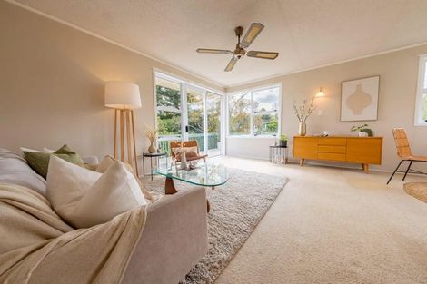 Photo of property in 18 Blakeborough Drive, Forrest Hill, Auckland, 0620