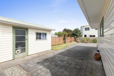 Photo of property in 8 Beech Place, Hawera, 4610