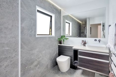 Photo of property in 1/8 Commodore Parry Road, Castor Bay, Auckland, 0620