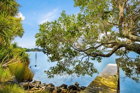 Photo of property in 27 Ferry Parade, Herald Island, Auckland, 0618