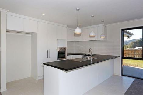 Photo of property in 2 Lippiatt Crescent, Pokeno, 2402