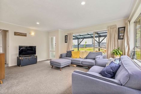 Photo of property in 2/11 Longreach Drive, Sunnyvale, Auckland, 0612