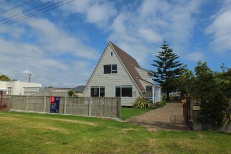 Photo of property in 14 Holben Parade, Foxton Beach, Foxton, 4815