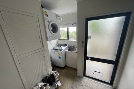 Photo of property in 2/191 Glenfield Road, Hillcrest, Auckland, 0627