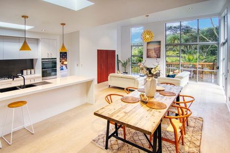 Photo of property in 39 Warner Park Avenue, Laingholm, Auckland, 0604