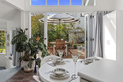 Photo of property in 2/3 Tiri View Place, Waiake, Auckland, 0630