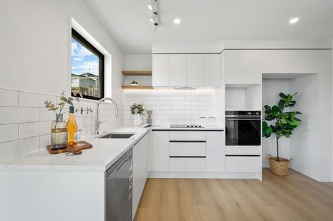 Photo of property in 1/1090 Beach Road, Torbay, Auckland, 0630