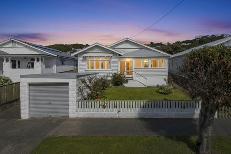 Photo of property in 33 Palm Avenue, Lyall Bay, Wellington, 6022