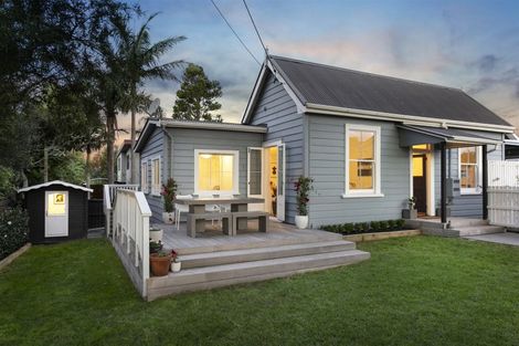 Photo of property in 1/23 Gladstone Road, Northcote, Auckland, 0627