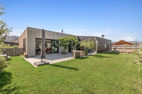 Photo of property in 13 Isthmus Place, Lake Hawea, Wanaka, 9382