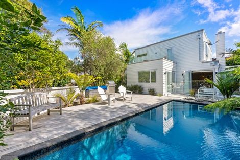 Photo of property in 15c Rodney Road, Northcote Point, Auckland, 0627