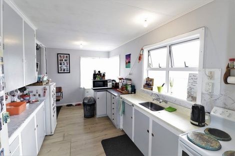 Photo of property in 28 Titoki Street, Castlecliff, Whanganui, 4501