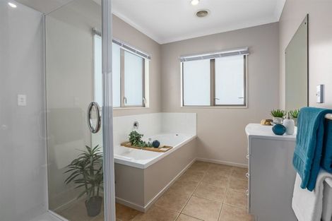 Photo of property in 2 Fiordland Place, Aotea, Porirua, 5024