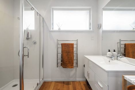 Photo of property in 4/20 Penning Road, Castor Bay, Auckland, 0620