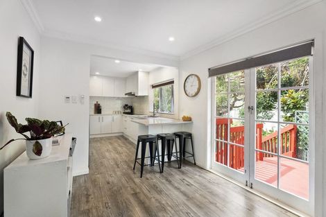 Photo of property in 30 Glencourt Place, Glenfield, Auckland, 0629