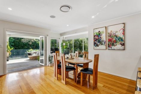 Photo of property in 9 Sandown Road, Rothesay Bay, Auckland, 0630