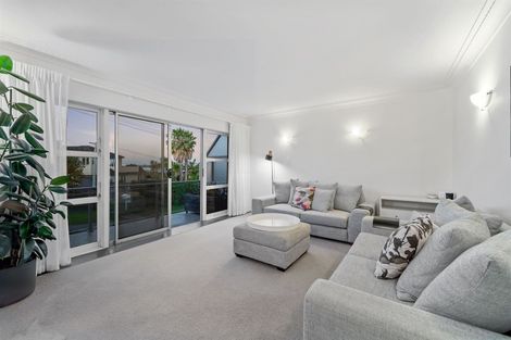 Photo of property in 4/2 Argyle Terrace, Milford, Auckland, 0620