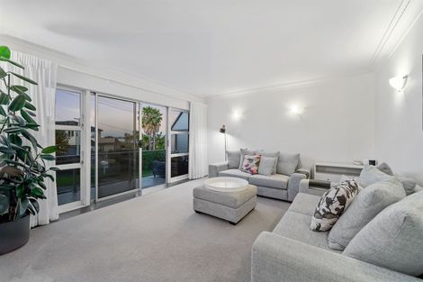 Photo of property in 4/2 Argyle Terrace, Milford, Auckland, 0620
