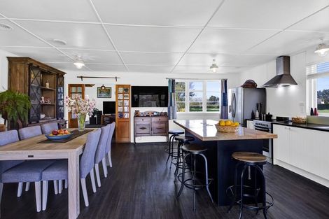 Photo of property in 2 Tayler Street, Eltham, 4322