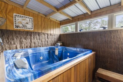 Photo of property in 1/76 Woodlands Crescent, Browns Bay, Auckland, 0630